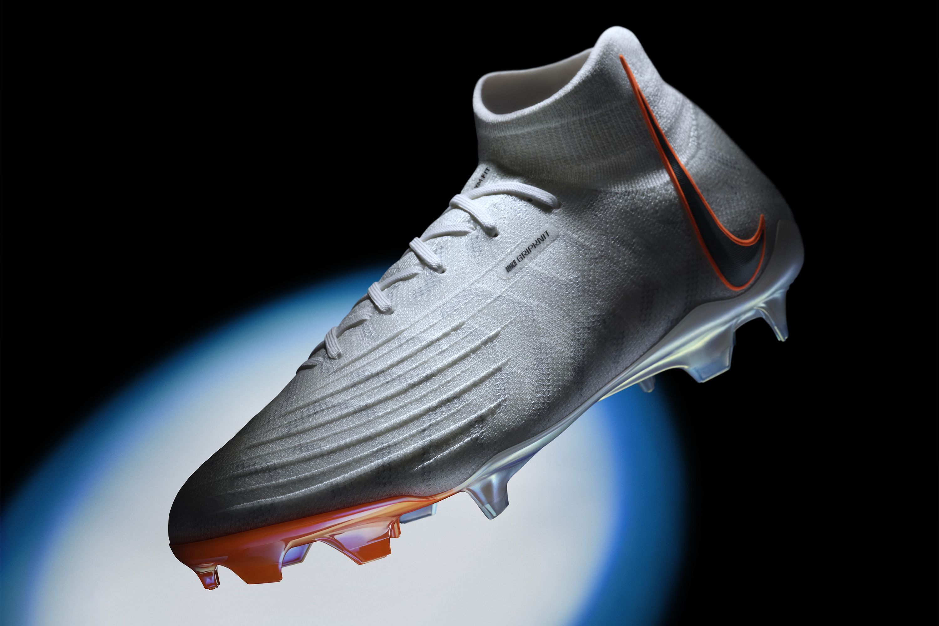NIKE IS REVOLUTIONISING WOMEN’S FOOTBALL WITH ITS PHANTOM LUNA BOOT