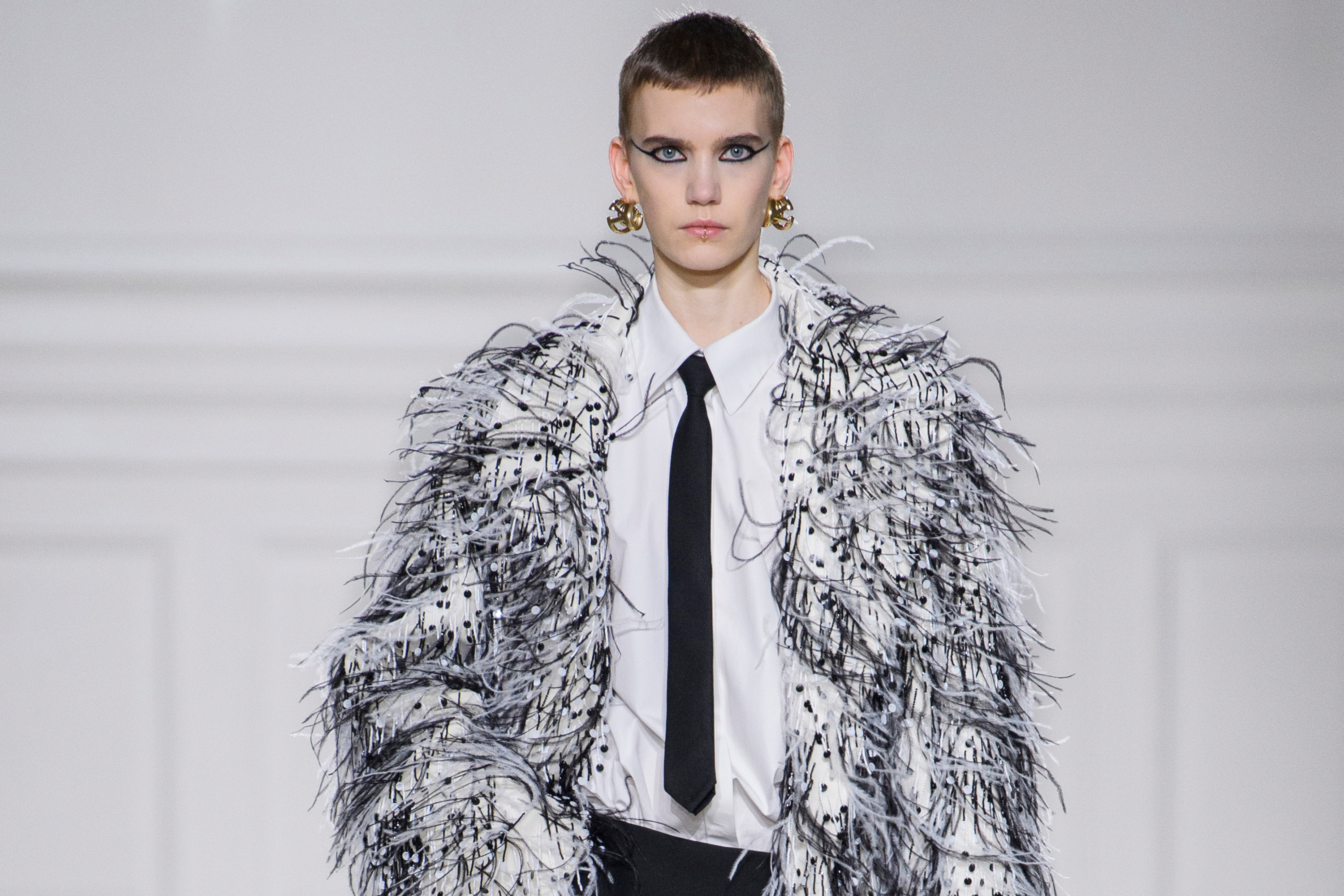 TAILORING, UPDATED: KEY PIECES FROM VALENTINO BLACK TIE FALL/WINTER 2023-24