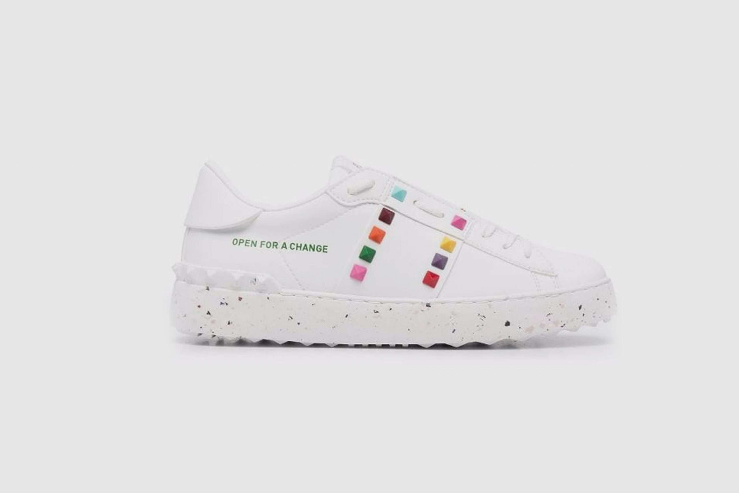 THE RETURN OF HELLO KITTY, DSM’S VELVET DUNK LOWS & MORE: THIS WEEK IN SNEAKERS