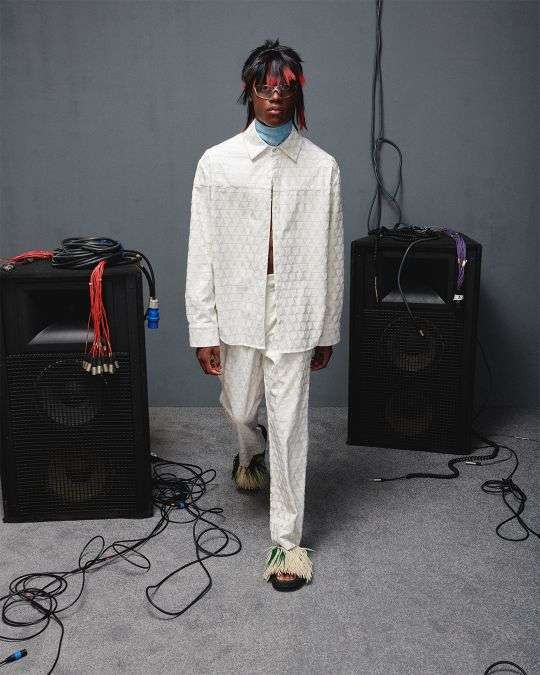 AV VATTEV REVISITS THE MUSIC LEGENDS OF THE 70S AND 90S FOR SS22