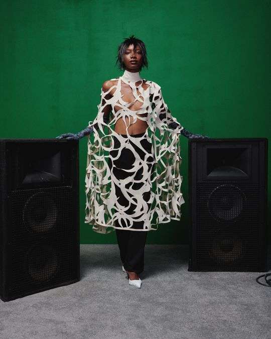 AV VATTEV REVISITS THE MUSIC LEGENDS OF THE 70S AND 90S FOR SS22