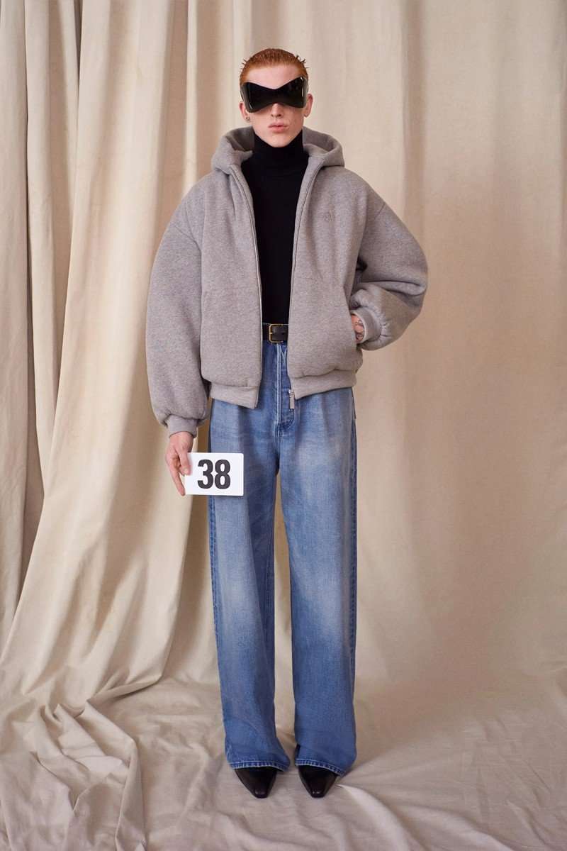 DEMNA GVASALIA BRINGS BACK COUTURE TO BALENCIAGA FOR AN ERA-DEFINING SHOW