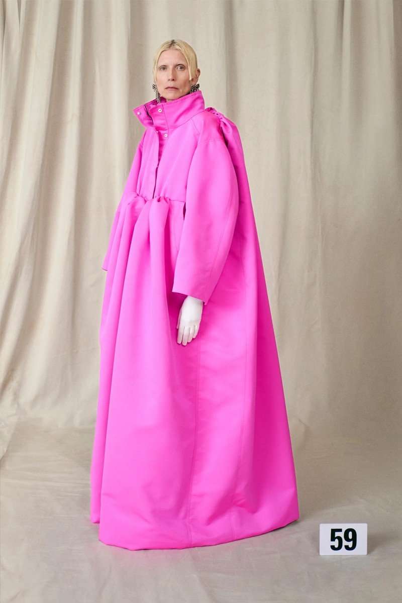 DEMNA GVASALIA BRINGS BACK COUTURE TO BALENCIAGA FOR AN ERA-DEFINING SHOW