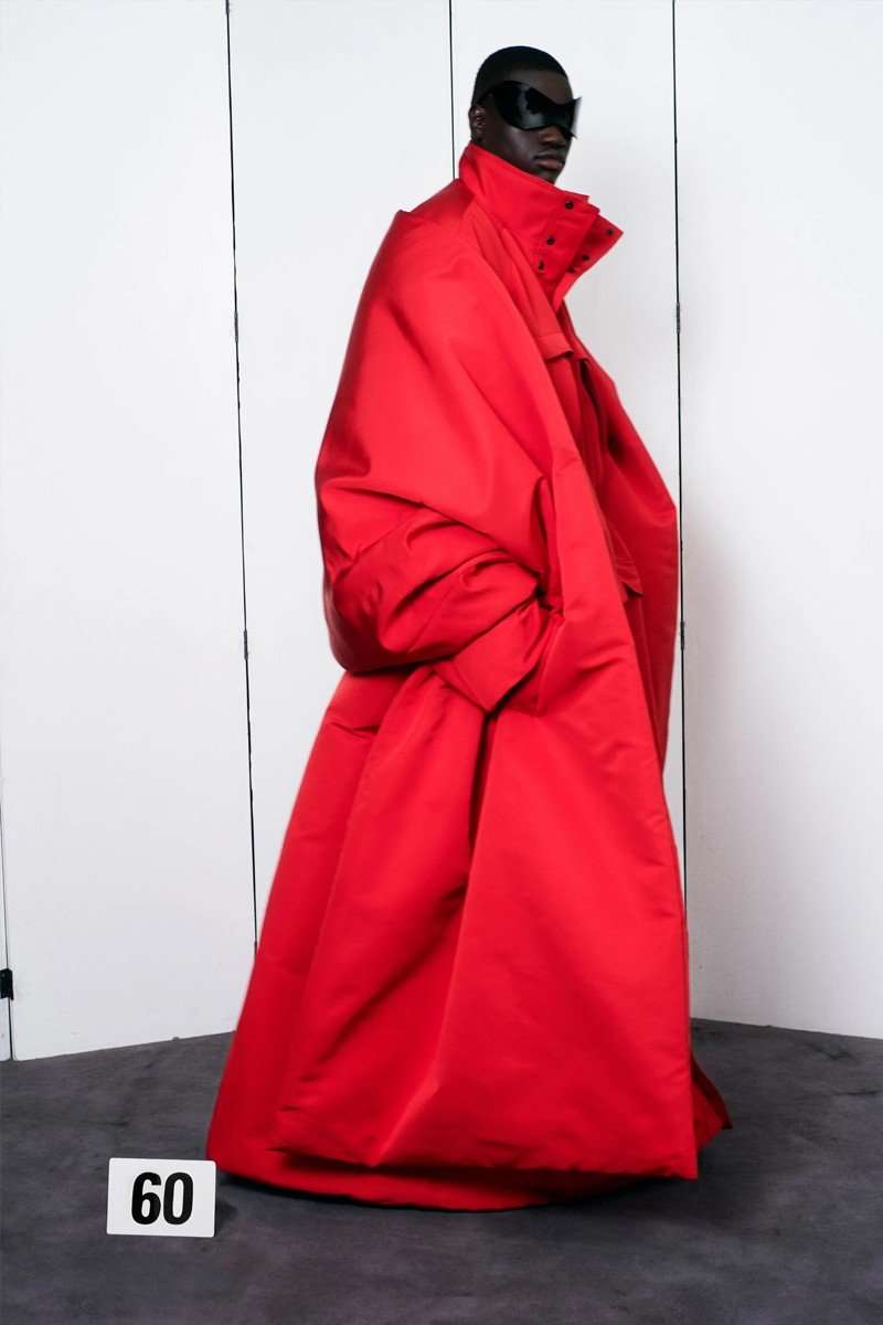 DEMNA GVASALIA BRINGS BACK COUTURE TO BALENCIAGA FOR AN ERA-DEFINING SHOW
