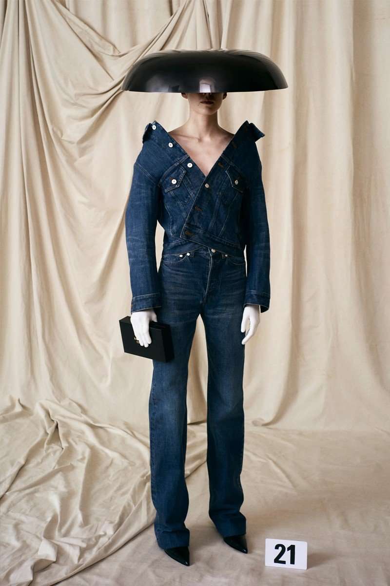 DEMNA GVASALIA BRINGS BACK COUTURE TO BALENCIAGA FOR AN ERA-DEFINING SHOW