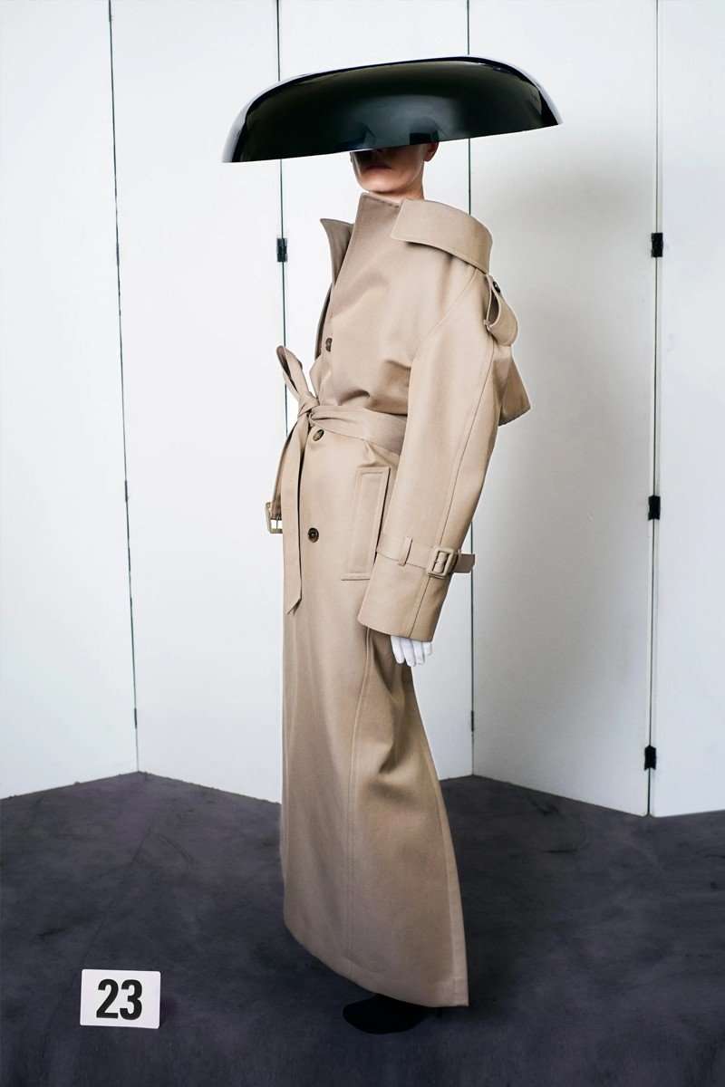 DEMNA GVASALIA BRINGS BACK COUTURE TO BALENCIAGA FOR AN ERA-DEFINING SHOW