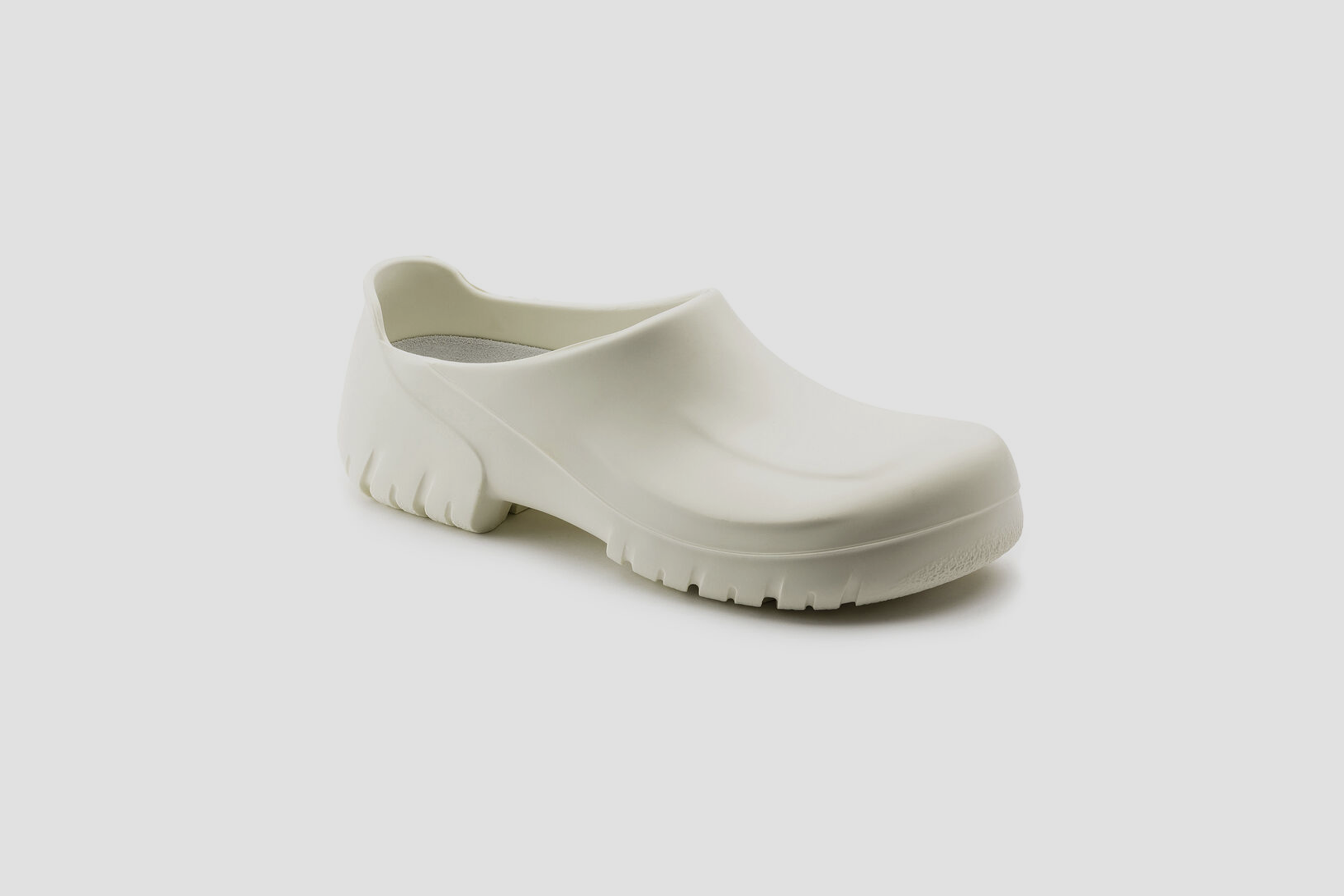TREAT YOUR FEET TO A COMFORTABLE SLIP-ON EXPERIENCE THIS SUMMER