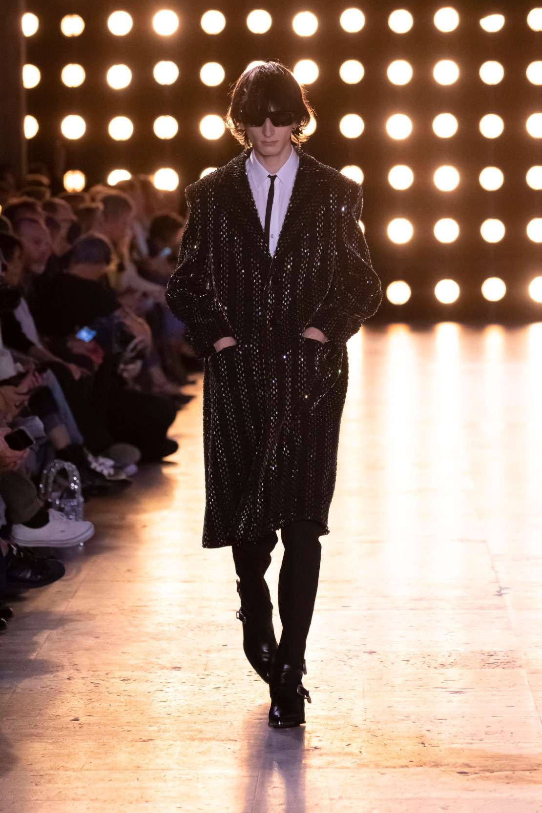 HEDI SLIMANE PRESENTS A STAR-STUDDED ROCK RENAISSANCE AT CELINE HOMME SS23 SHOW