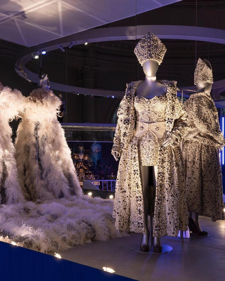 Around the World: Paris Fashion Week & Kid Cudi puts up sculptures for INSANO