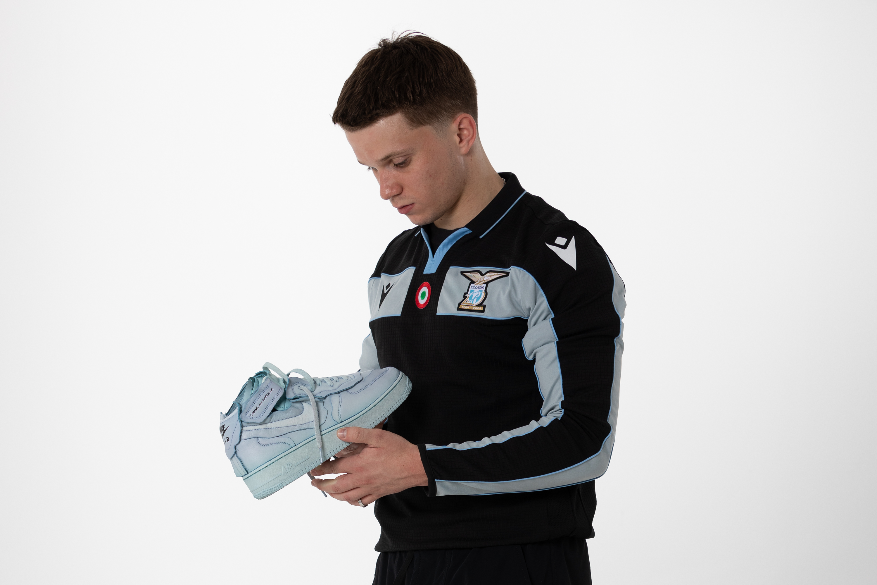 AN INTRODUCTION TO LORENZO FEDERICI - MAKING ART OF SNEAKERS