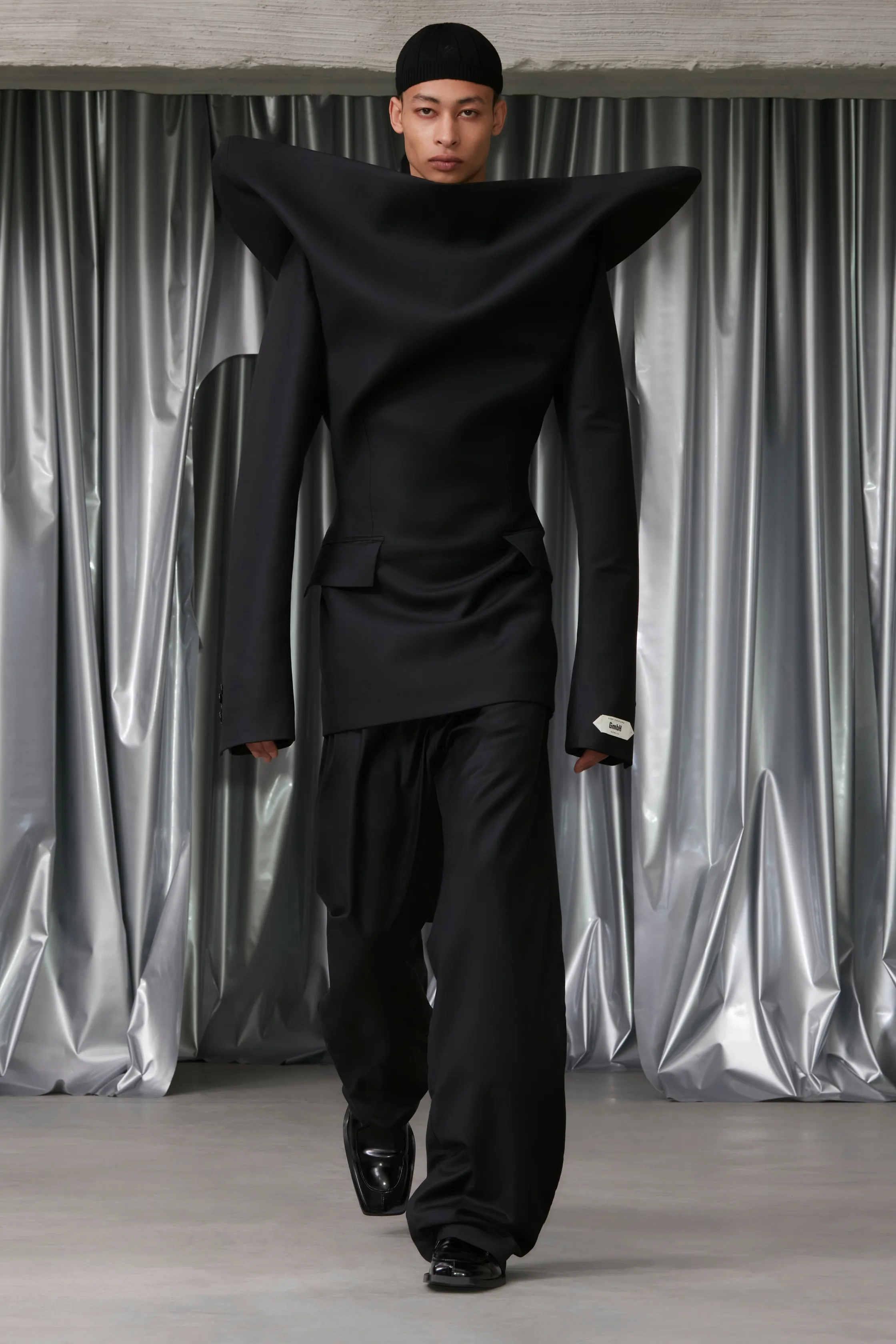 GMBH AW22 DELIVERED POWER & CONSTRAINT, FORMALITY & SENSUALITY