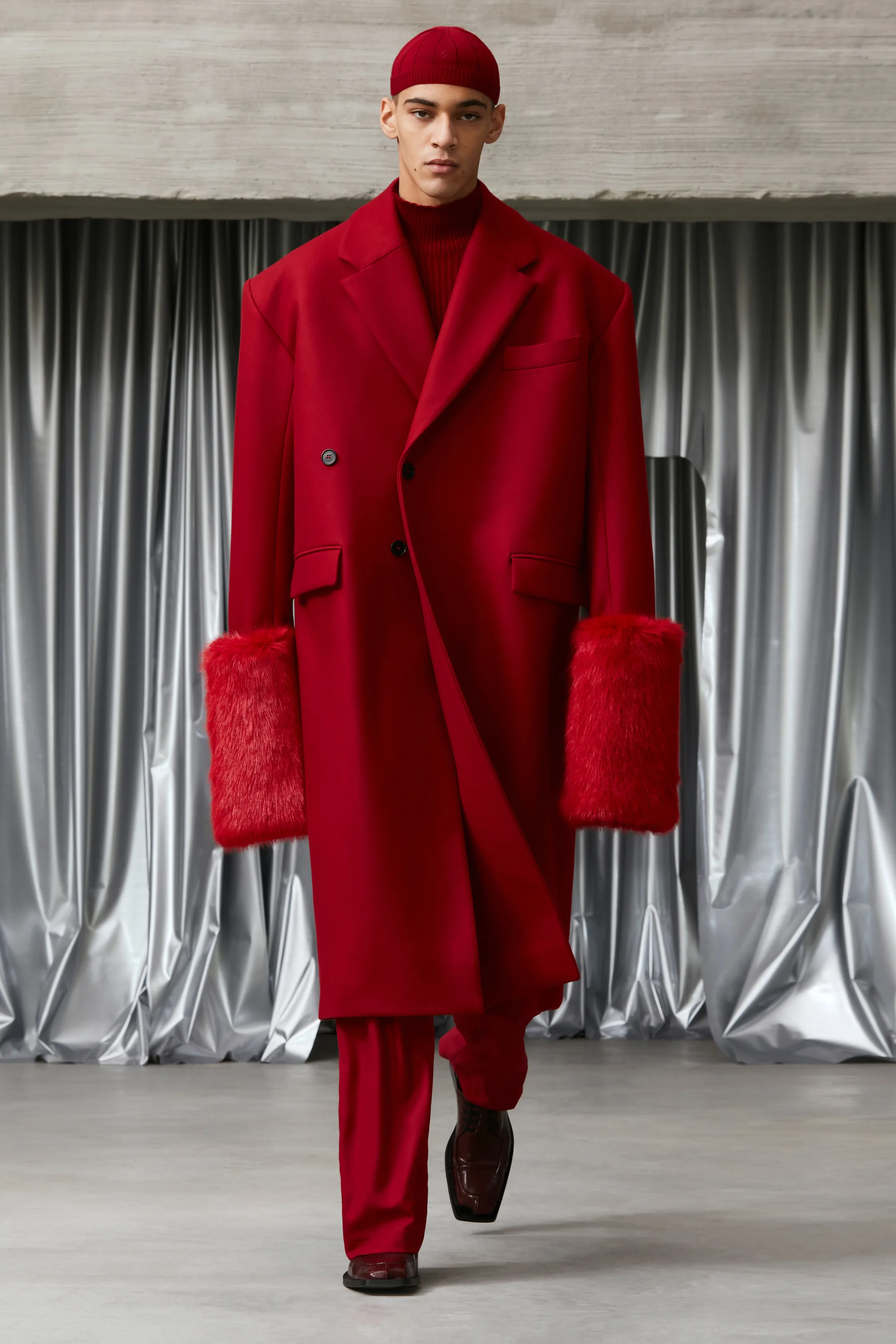 GMBH AW22 DELIVERED POWER & CONSTRAINT, FORMALITY & SENSUALITY