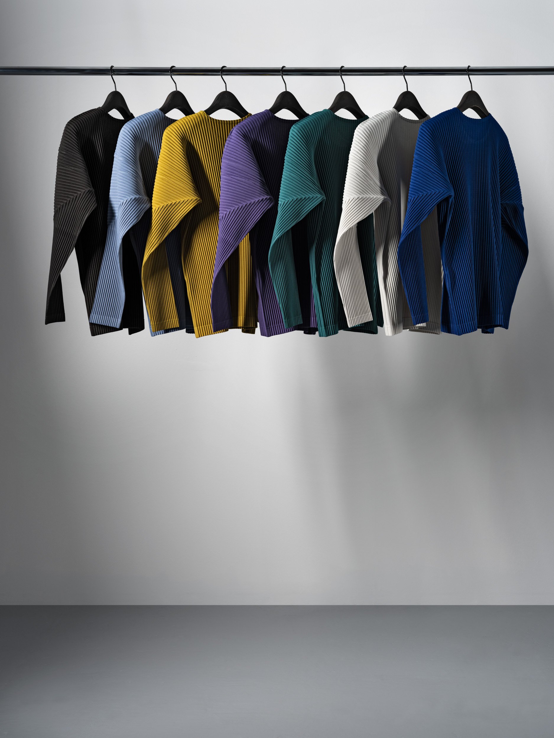 HOMME PLISSÉ ISSEY MIYAKE celebrates 10 years with the “DECADE” capsule