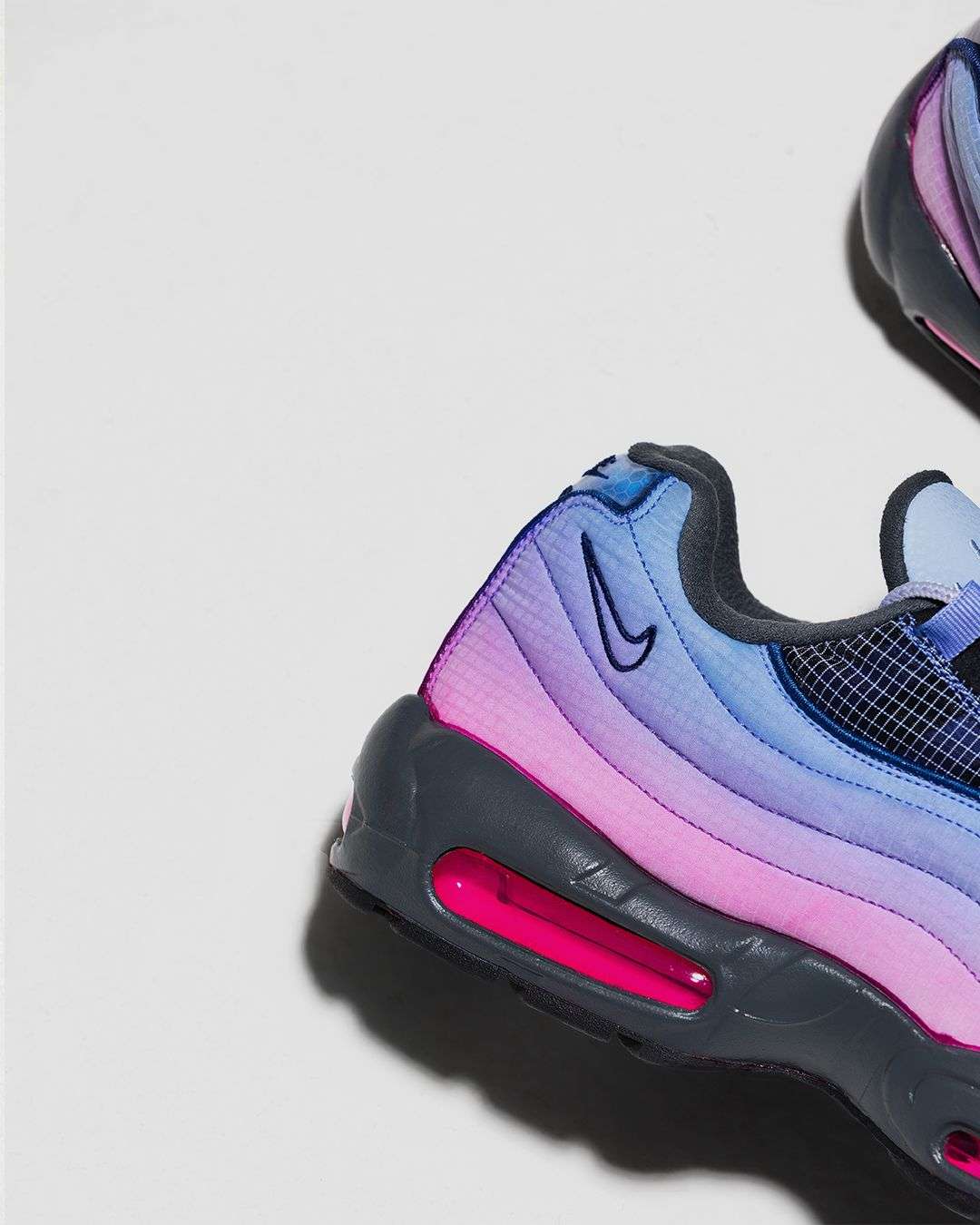 AN INTRODUCTION TO LORENZO FEDERICI - MAKING ART OF SNEAKERS