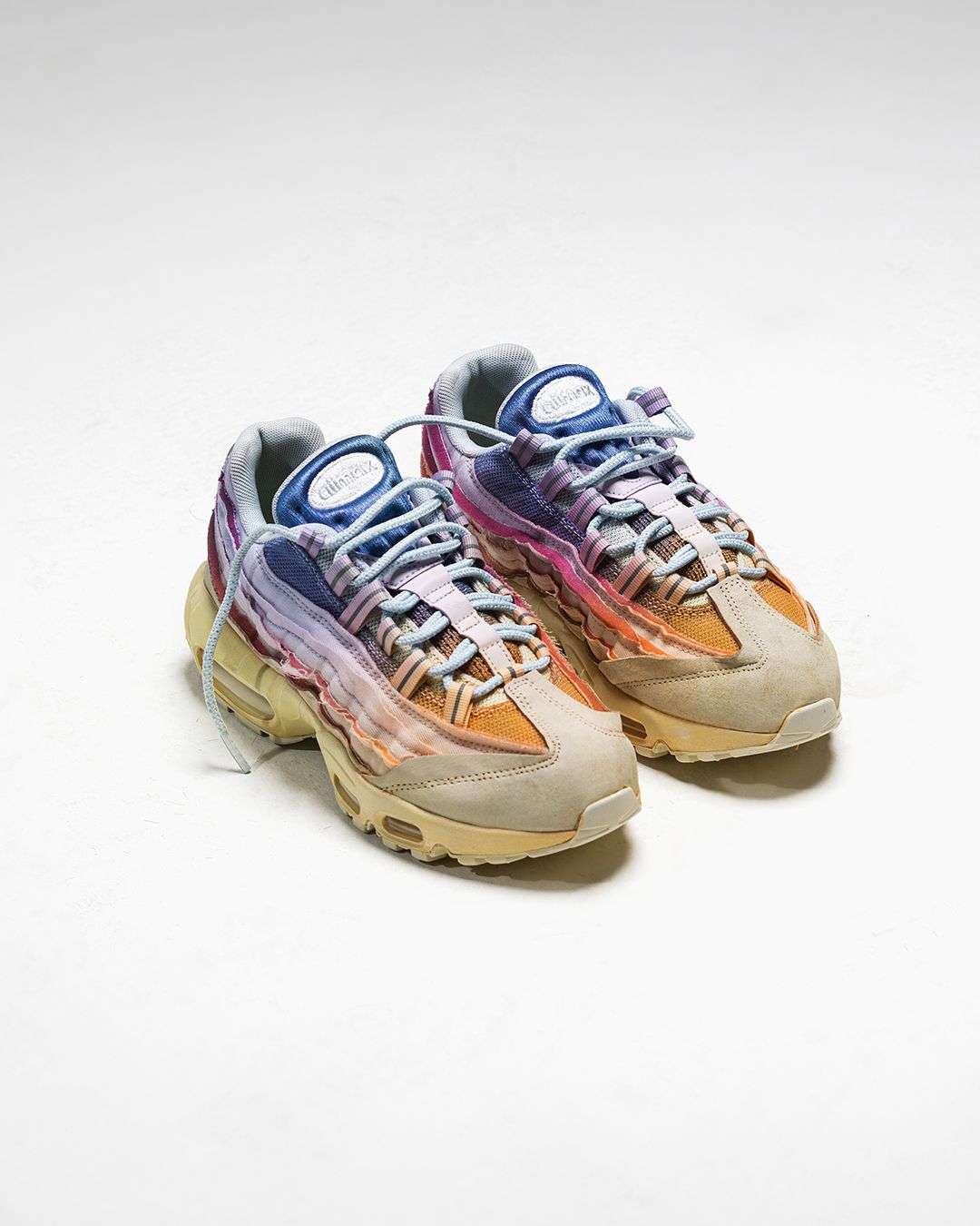 AN INTRODUCTION TO LORENZO FEDERICI - MAKING ART OF SNEAKERS