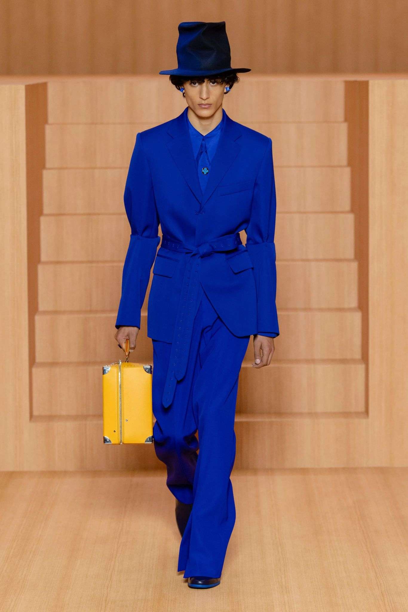 HOW VIRGIL ABLOH USED 6 SECONDS OF MUSIC TO INSPIRE THE ENTIRE LOUIS VUITTON SS22 SHOW