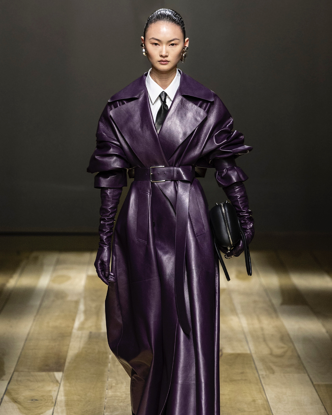 5 KEY PIECES FROM ALEXANDER MCQUEEN’S SHAPE-SHIFTING AW23 COLLECTION