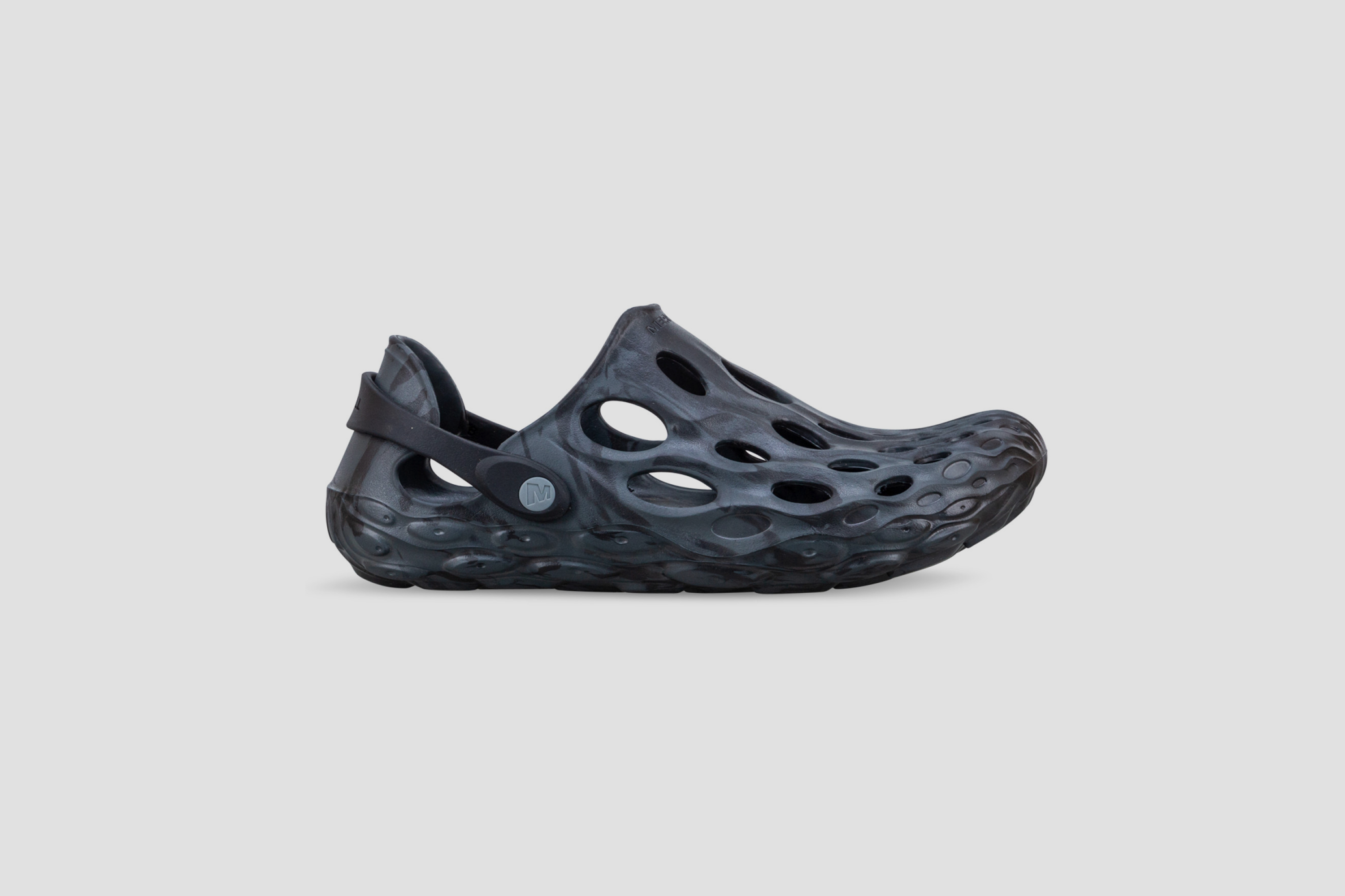 TREAT YOUR FEET TO A COMFORTABLE SLIP-ON EXPERIENCE THIS SUMMER