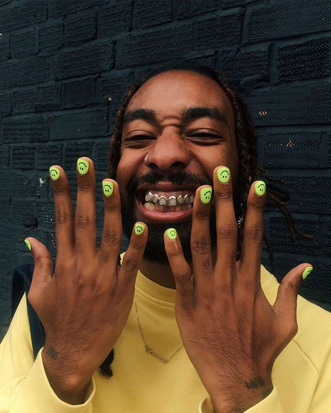MALE ACRYLICS, THE NEW TIKTOK TREND COMING OFFLINE