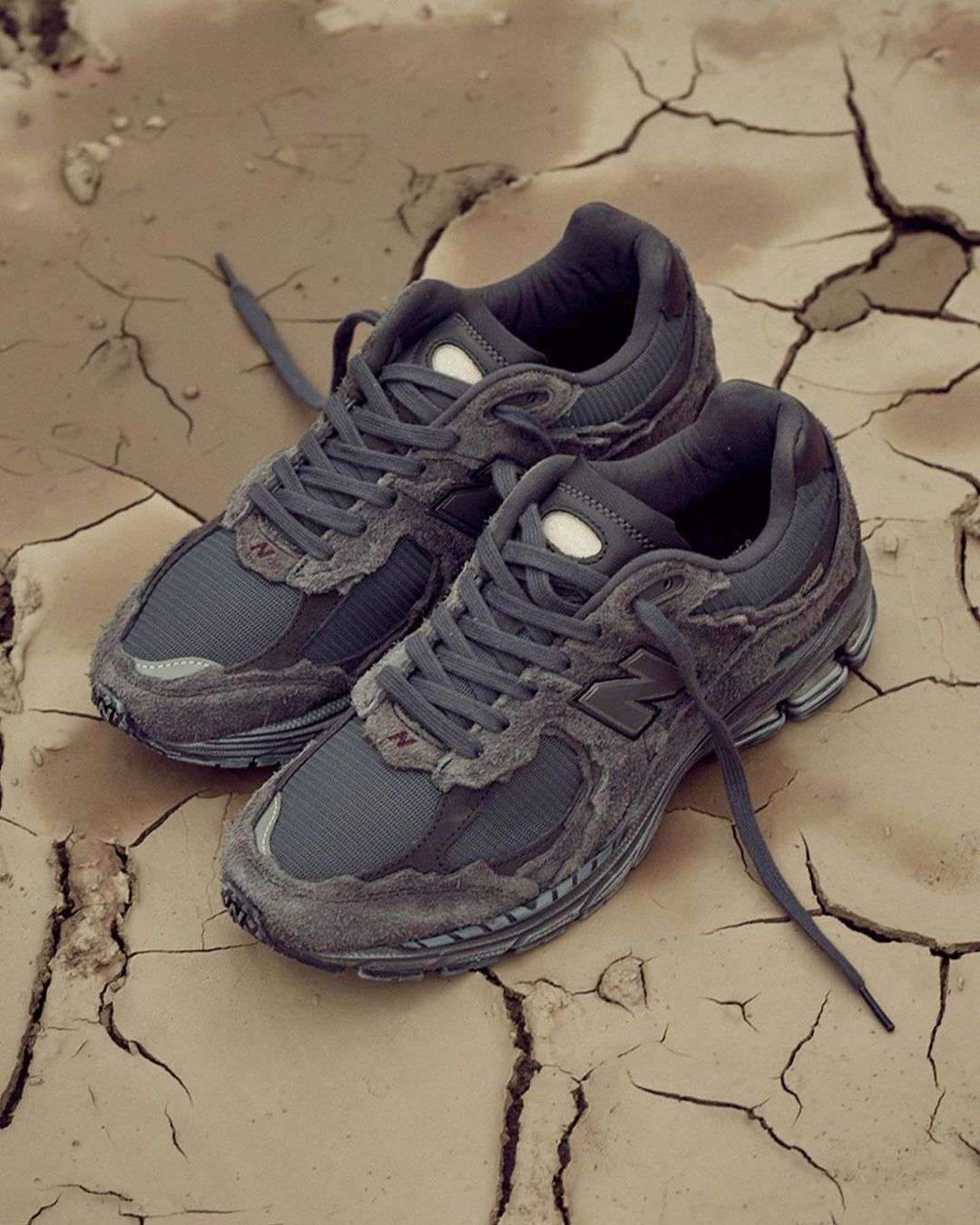 WHO KNEW THE NEW BALANCE 2002R IS EVEN BETTER DECONSTRUCTED?