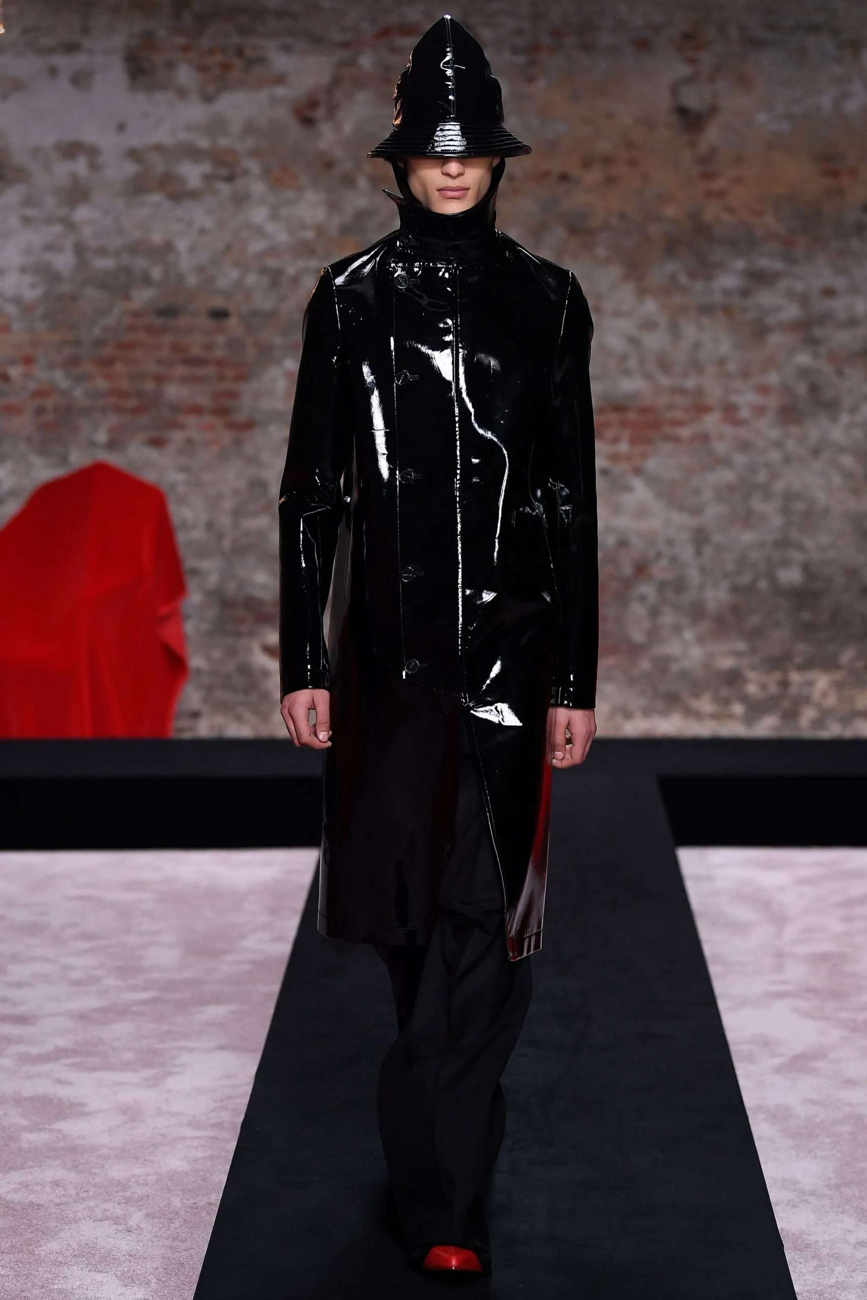 DARK ROMANTICISM? RAF SIMONS HAS ME UNDER HIS SPELL