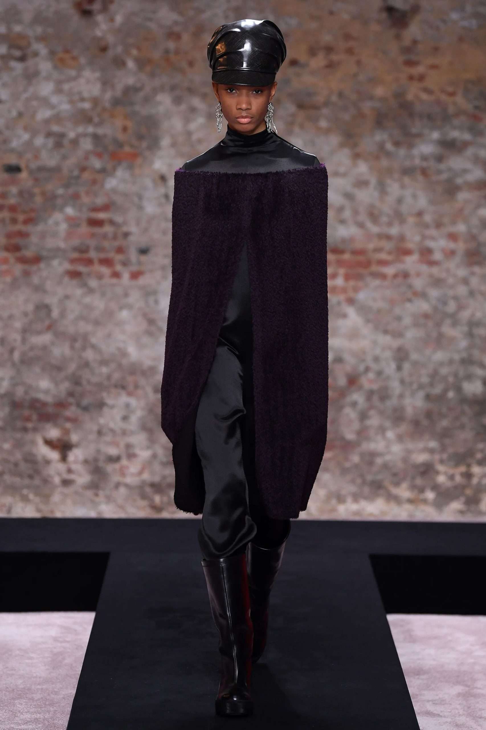 DARK ROMANTICISM? RAF SIMONS HAS ME UNDER HIS SPELL