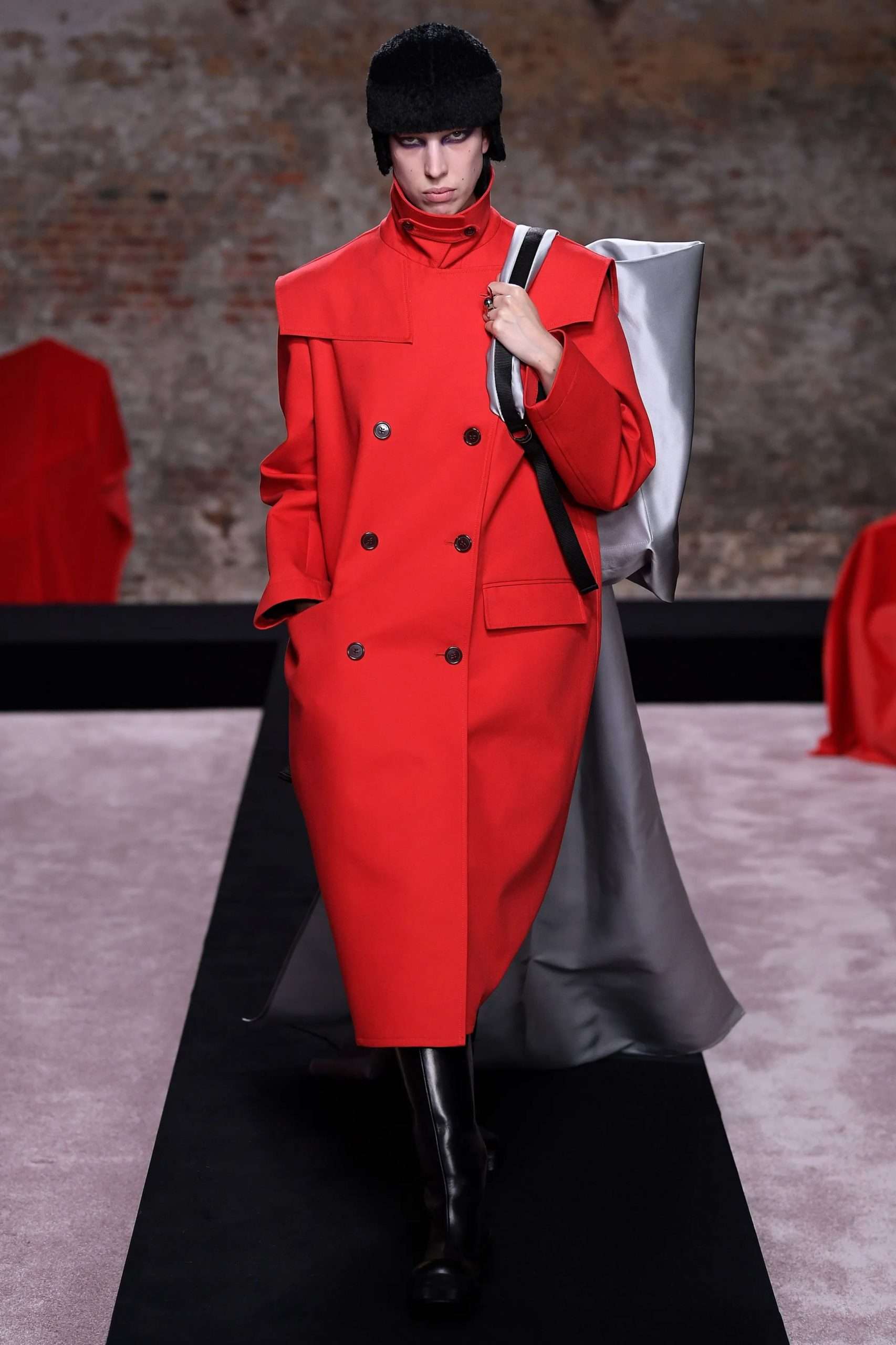 DARK ROMANTICISM? RAF SIMONS HAS ME UNDER HIS SPELL