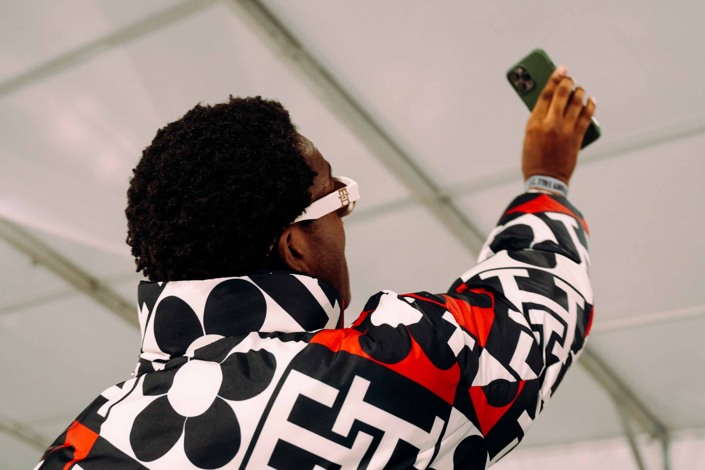 FASHION AS SPECTACLE: SHOULD FASHION & CELEBRITY CULTURE CONVERGE?